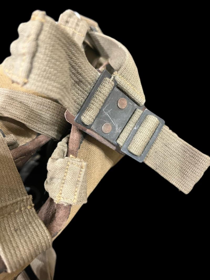 WW2 HUNGARIAN 34M GAS MASK — image 4