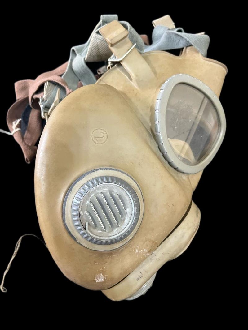 CZECH M10 TWIN FILTER GAS MASK — image 3