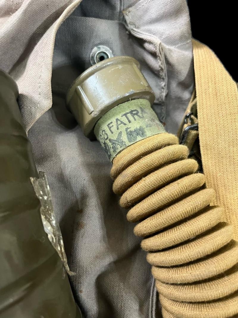 WW2 CZECH FATRA VZ-35 GAS MASK WITH FILTER AND BAG — image 4