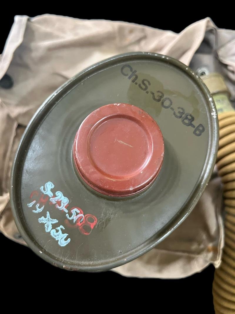 WW2 CZECH FATRA VZ-35 GAS MASK WITH FILTER AND BAG — image 5