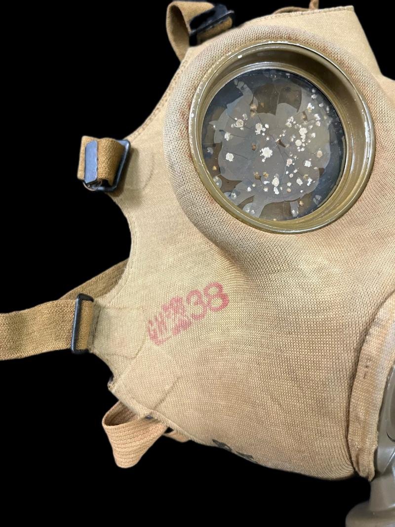 WW2 CZECH FATRA VZ.35 GAS MASK — image 2