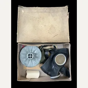 WW2 GERMAN VM-40 GAS MASK IN ORIGINAL BOX