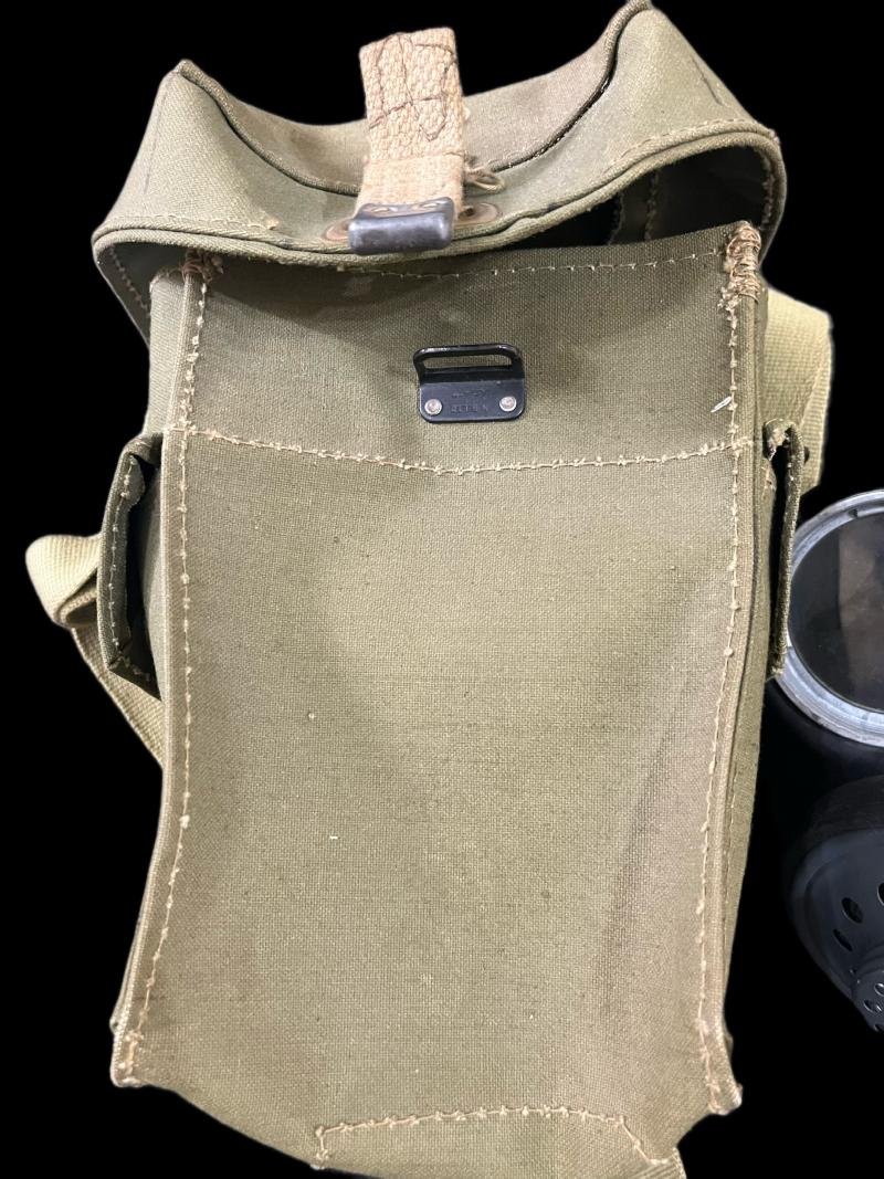 BRITISH LIGHT WEIGHT MK.VI GAS MASK WITHA WW2 POUCH — image 3