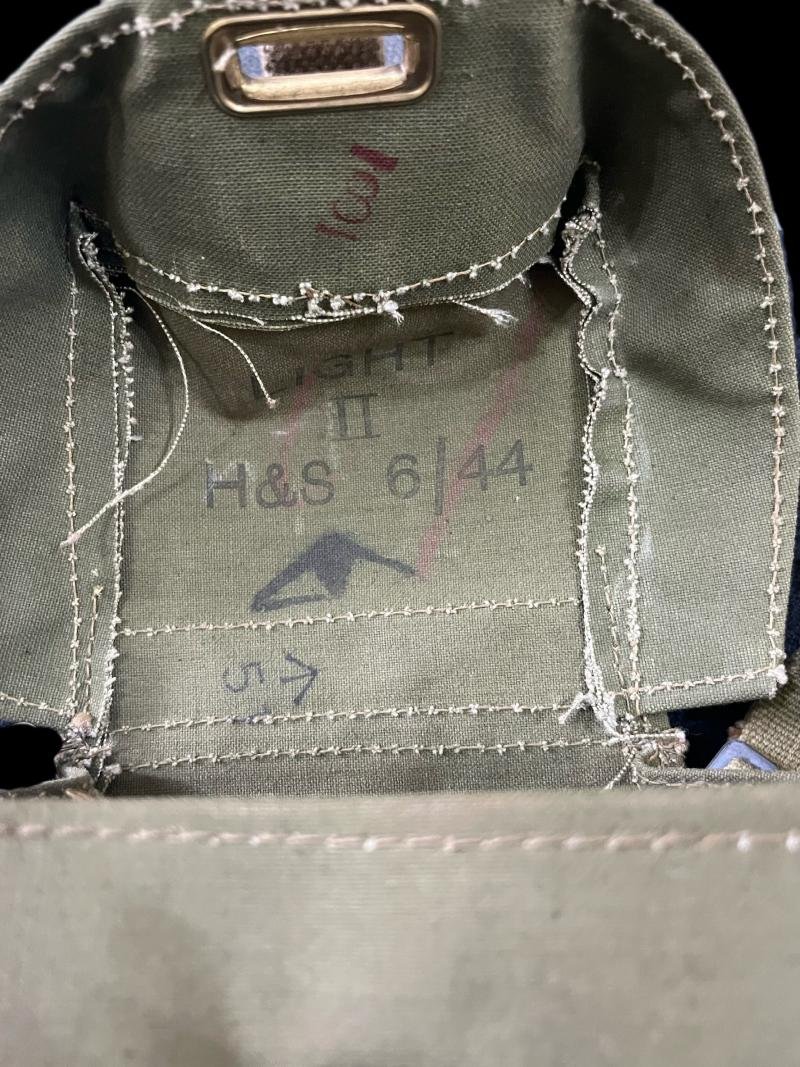 BRITISH LIGHT WEIGHT MK.VI GAS MASK WITHA WW2 POUCH — image 5