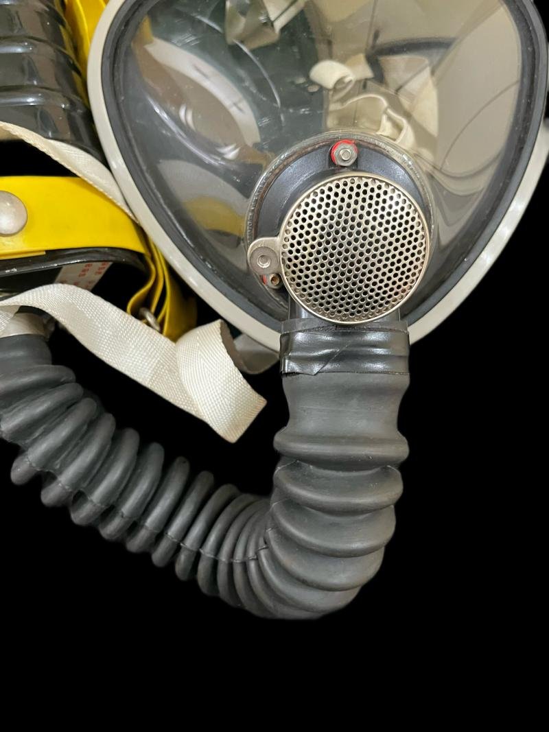 BRITISH SIEBE GORMAN ESSGEE GAS MASK AND FILTER — image 3