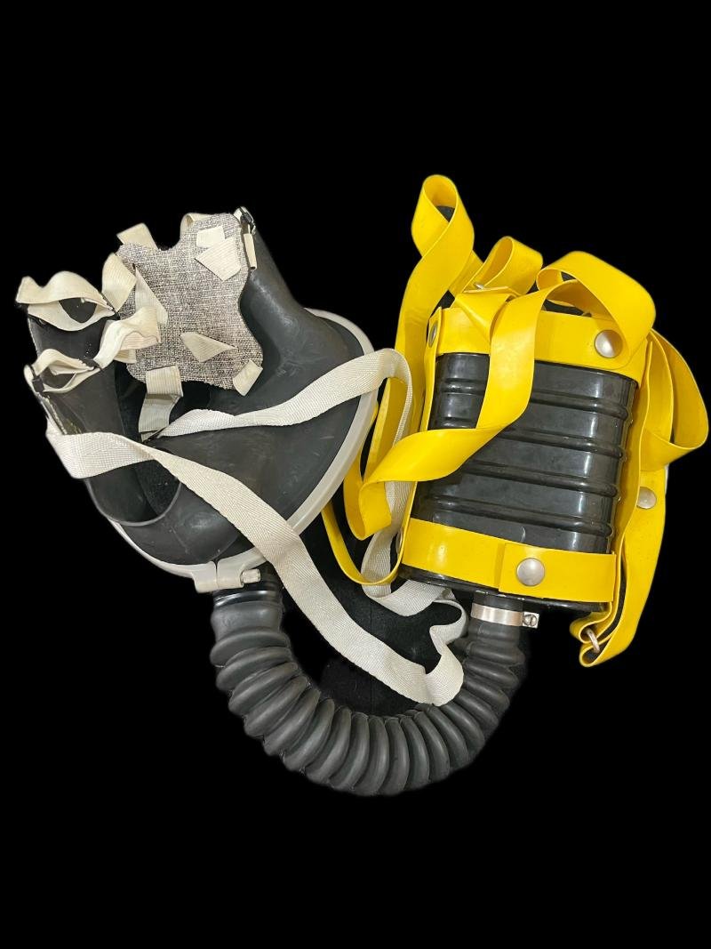 BRITISH SIEBE GORMAN ESSGEE GAS MASK AND FILTER — image 4