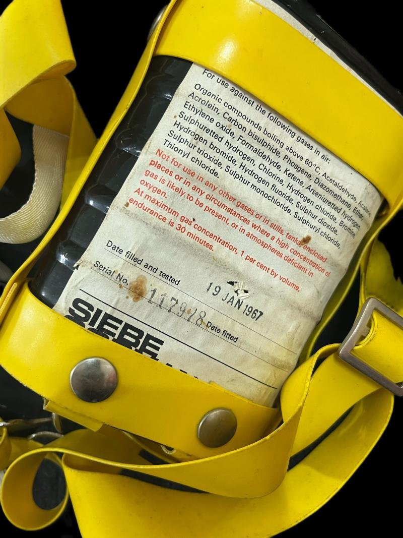 BRITISH SIEBE GORMAN ESSGEE GAS MASK AND FILTER — image 6