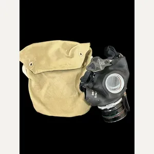 WW2 BRITISH GAS MASK IN BAG