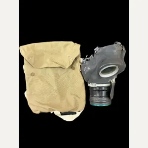 WW2 BRITISH GAS MASK IN BAG
