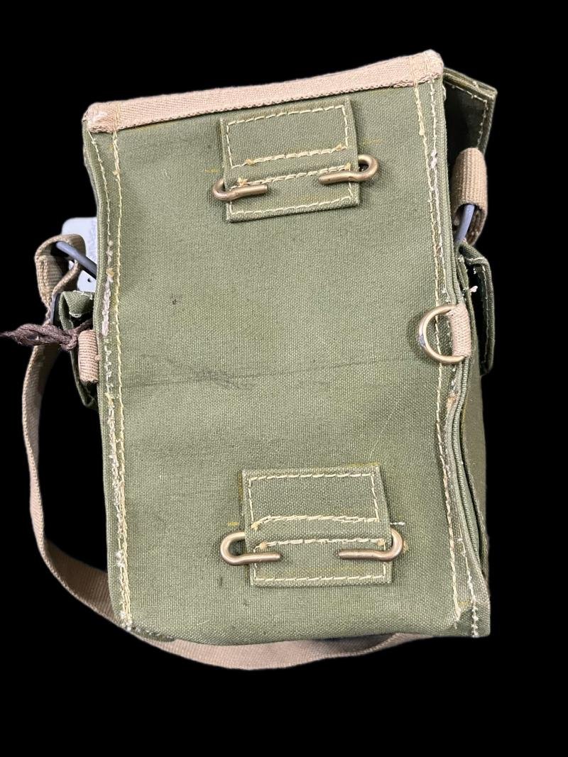 WW2 BRITISH LIGHT WEIGHT GAS MASK BAG — image 3