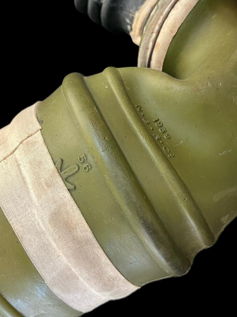 RARE WW2 BRITISH INJURY GAS MASK — image 4