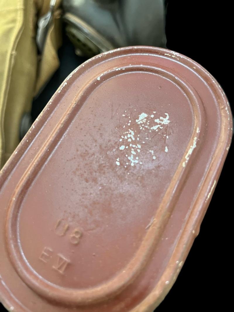 WW2 BRITISH MK.V GAS MASK WITH FILTER, BAG AND ANTI DIMMING — image 2