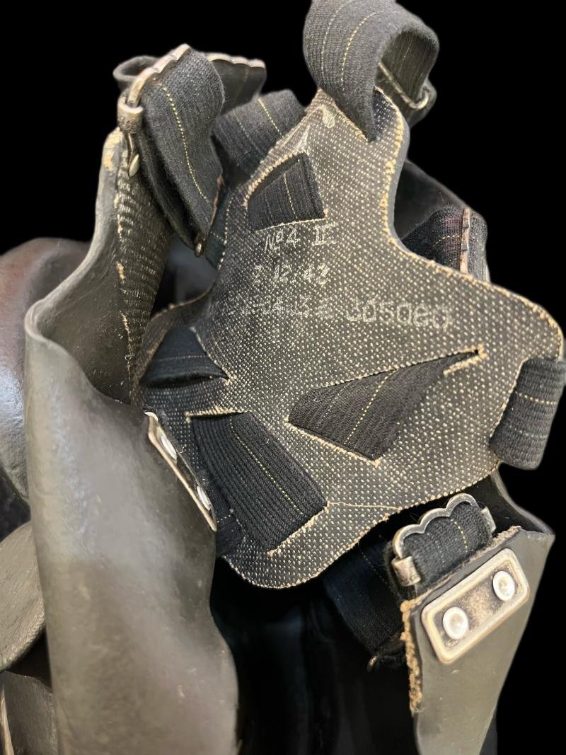 WW2 BRITISH MK.V GAS MASK WITH FILTER, BAG AND ANTI DIMMING — image 7