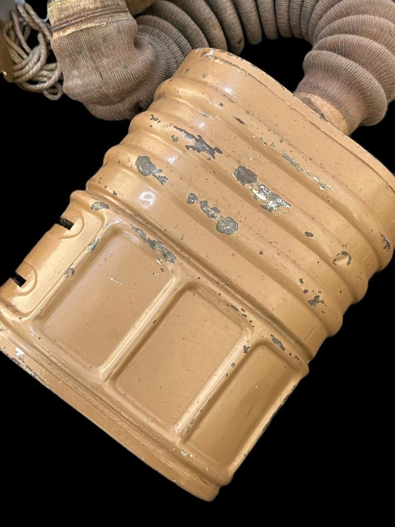 WW2 BRITISH MK.IV GAS MASK WITH FILTER AND BAG — image 5