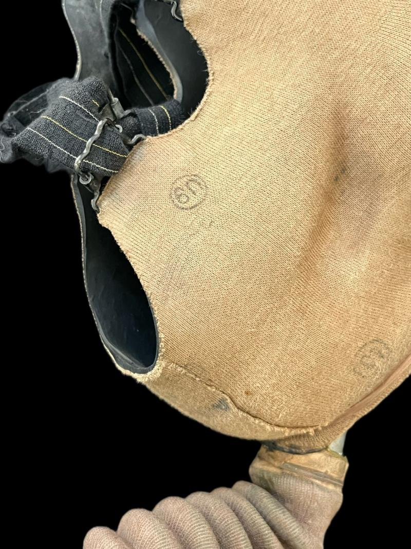 WW2 BRITISH MK.IV GAS MASK WITH FILTER AND BAG — image 8