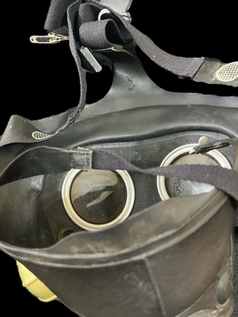 BRITISH C7 GAS MASK — image 4