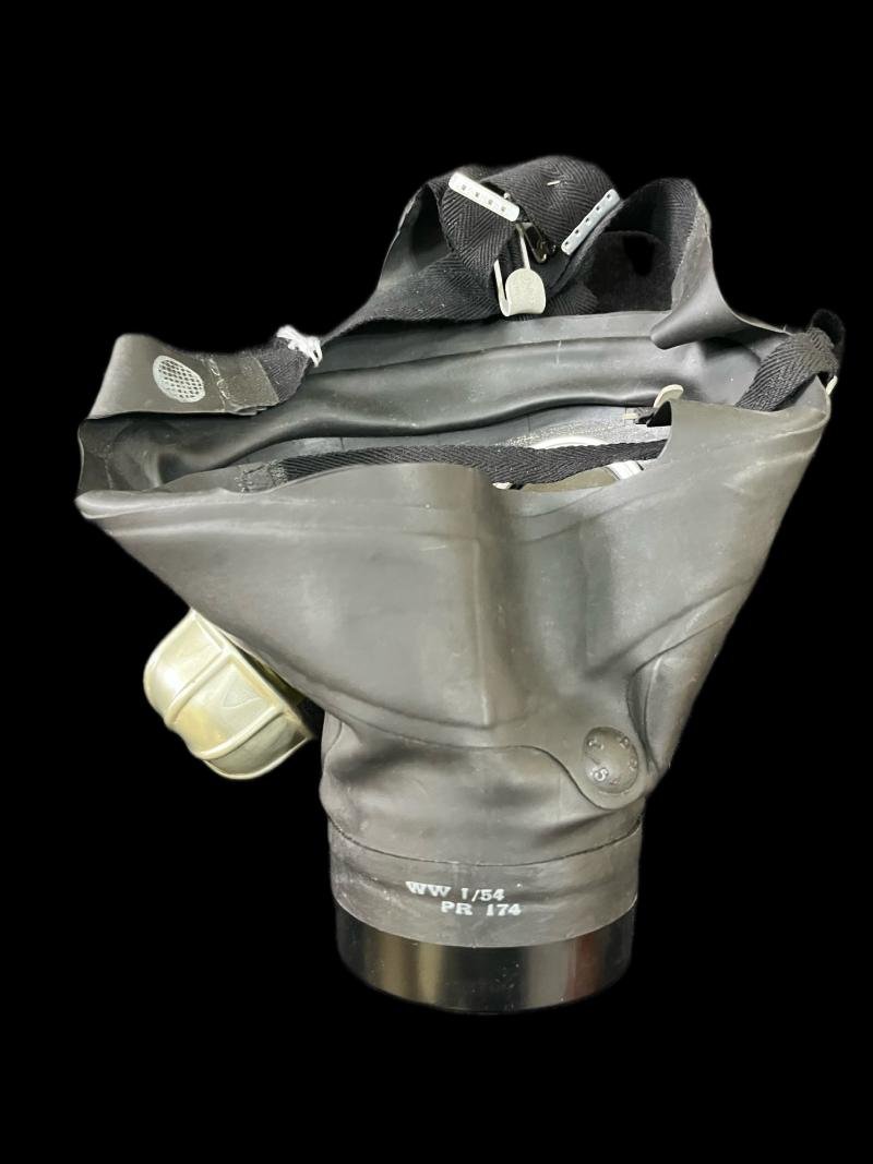 BRITISH C7 GAS MASK — image 3