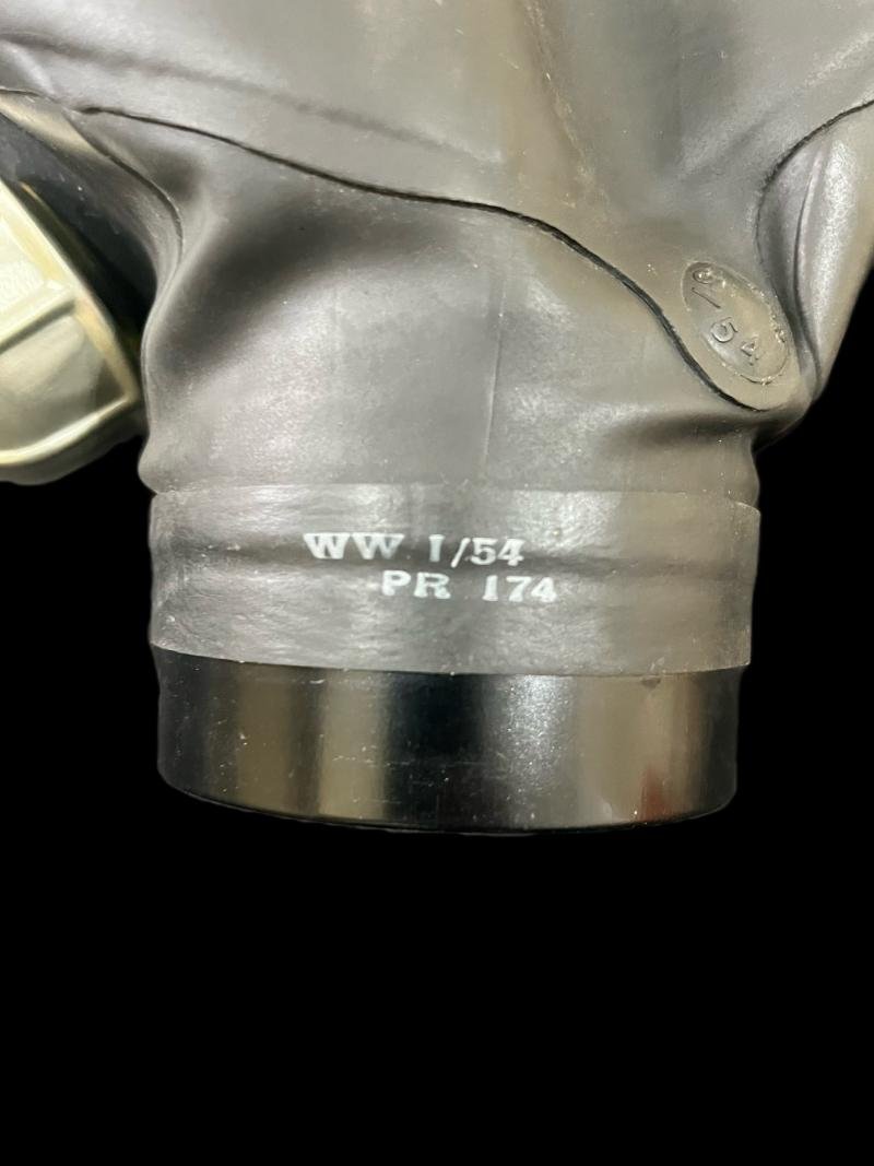 BRITISH C7 GAS MASK — image 4