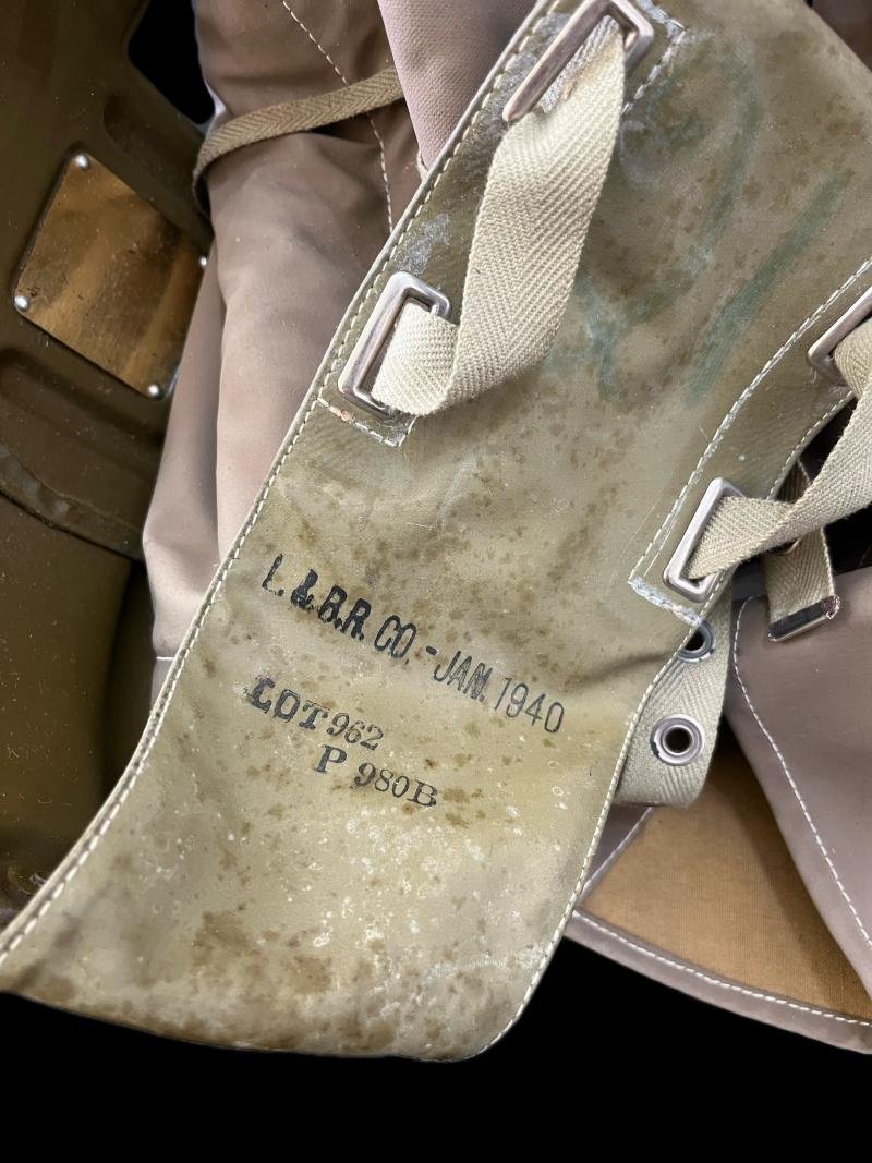 WW2 BRITISH BABY'S GAS MASK IN ORIGINAL BOX — image 3