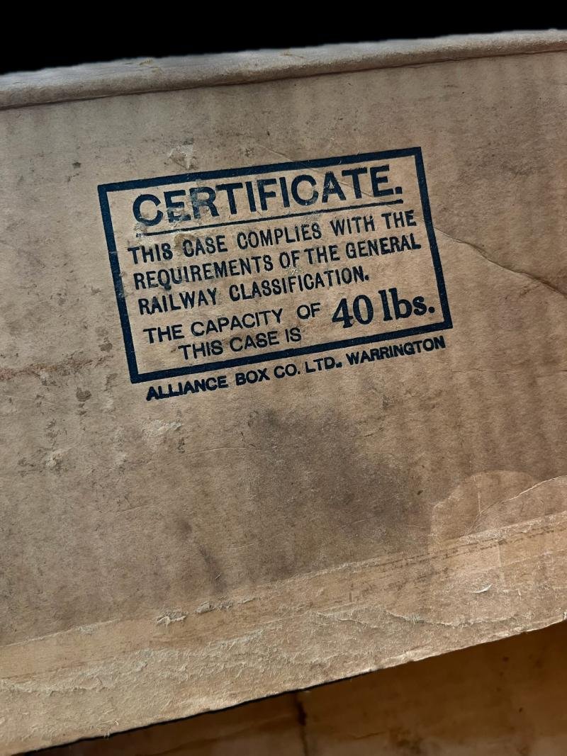 WW2 BRITISH BABY'S GAS MASK IN ORIGINAL BOX — image 8