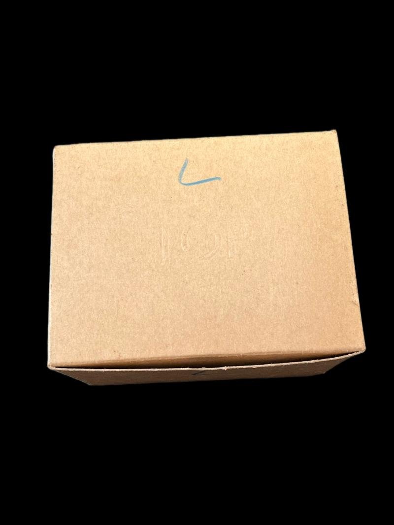 WW2 BRITISH CIVILIAN GAS MASK IN BOX — image 6