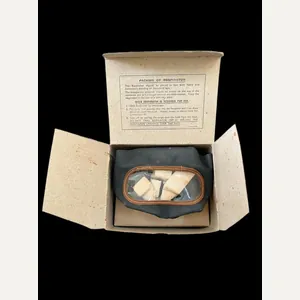WW2 BRITISH CIVILIAN GAS MASK IN BOX