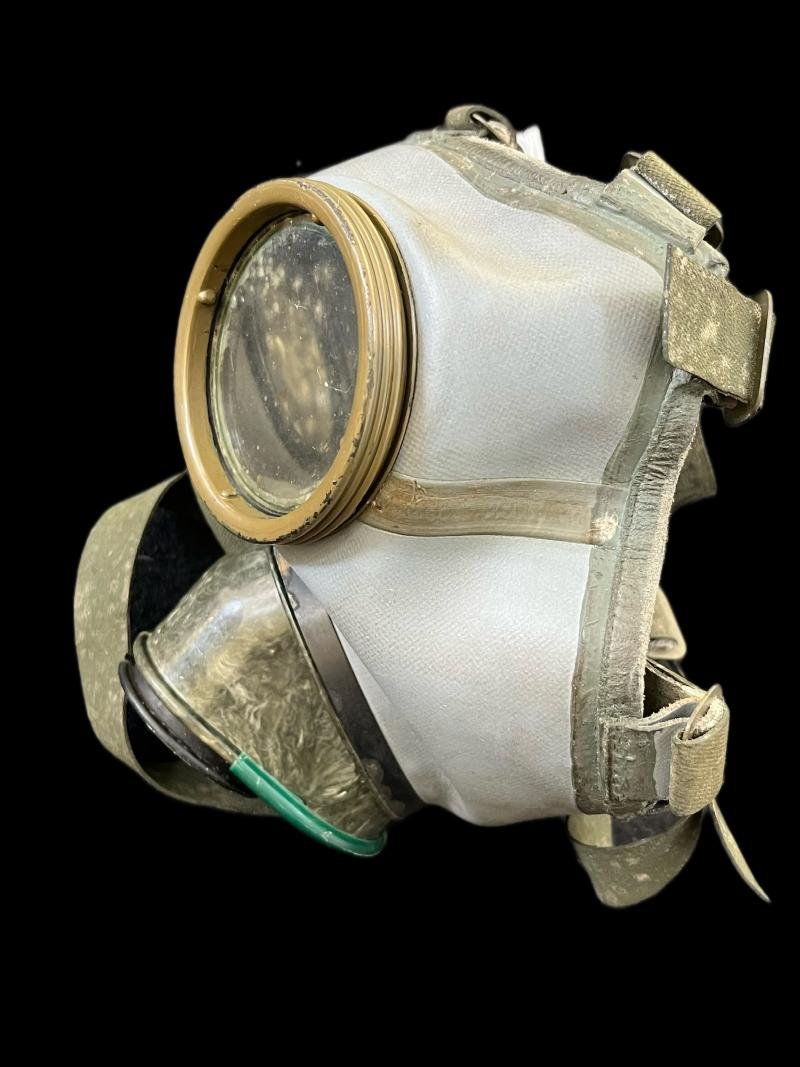 GERMAN AUER 735 GAS MASK — image 3
