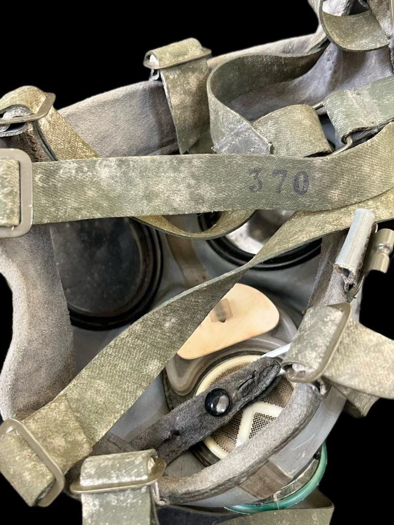 GERMAN AUER 735 GAS MASK — image 5