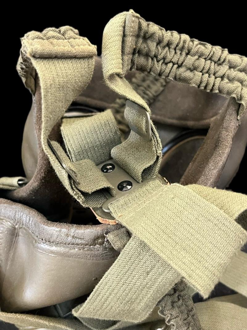 GERMAN GM54 GAS MASK WITH TIN — image 4