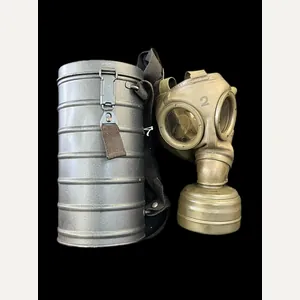 GERMAN GM54 GAS MASK WITH TIN