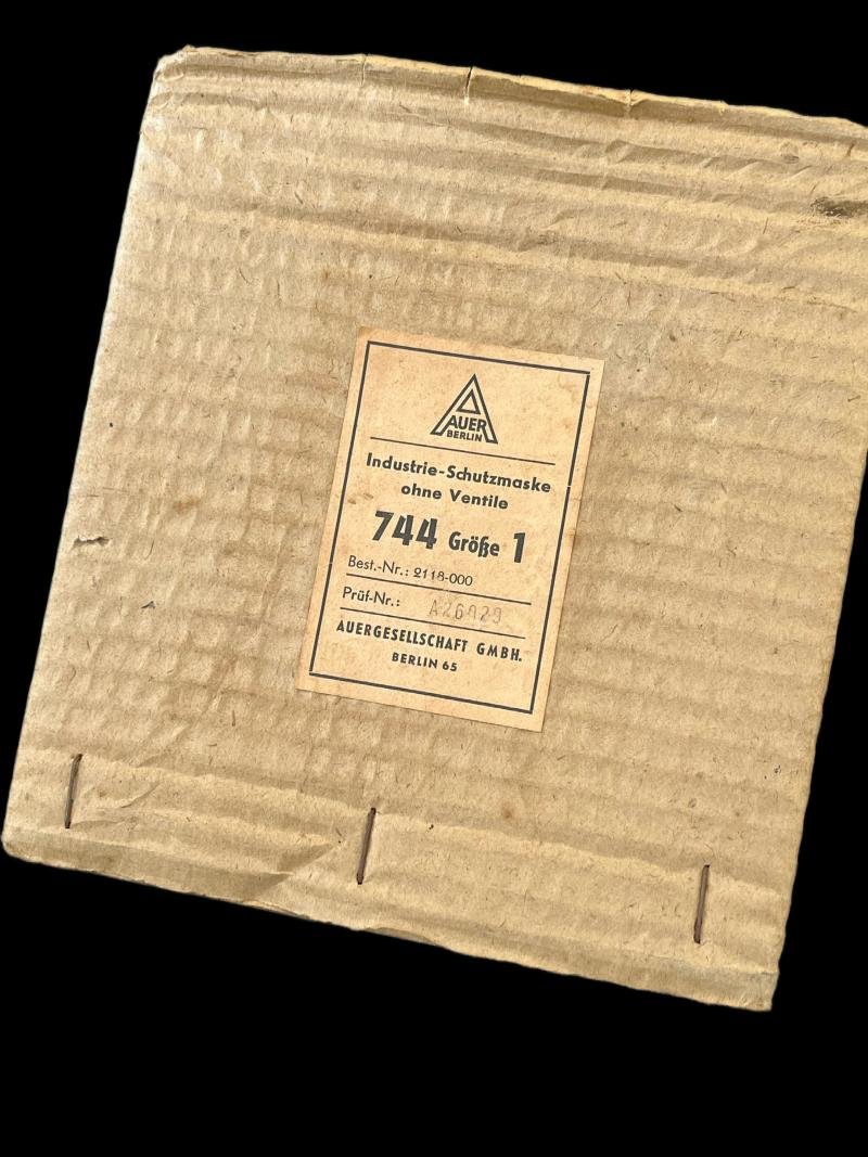 GERMAN AUER GAS MASK IN BOX — image 2