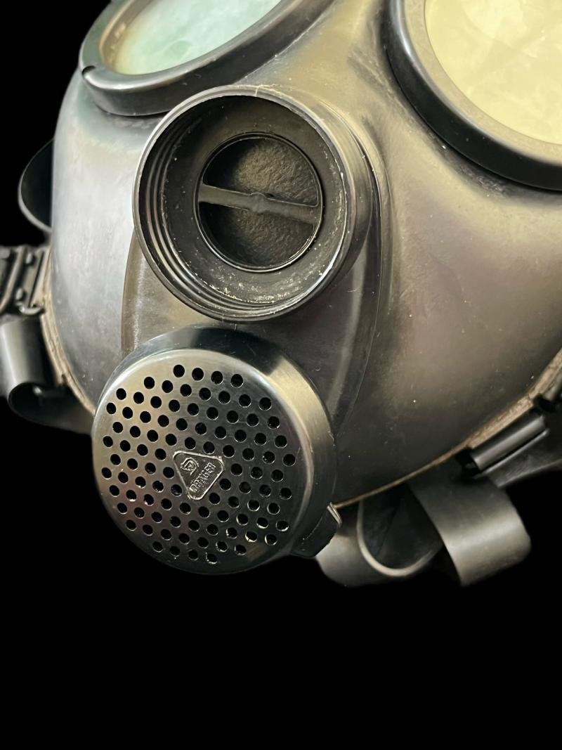 GERMAN DRAEGER DUXEX GAS MASK — image 2