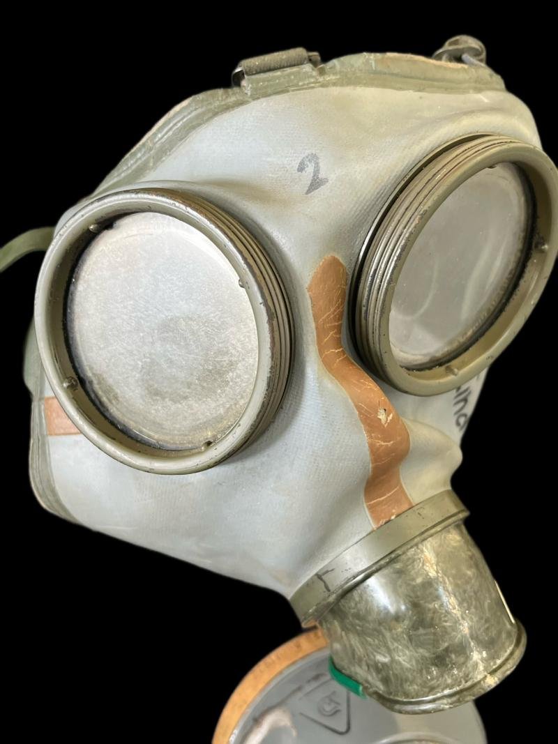 GERMAN AUER 735 GAS MASK AND FILTER — image 2