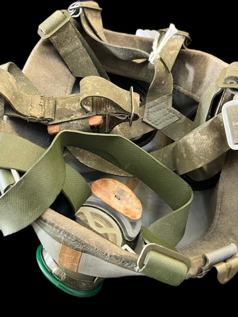 GERMAN AUER 735 GAS MASK AND FILTER — image 5