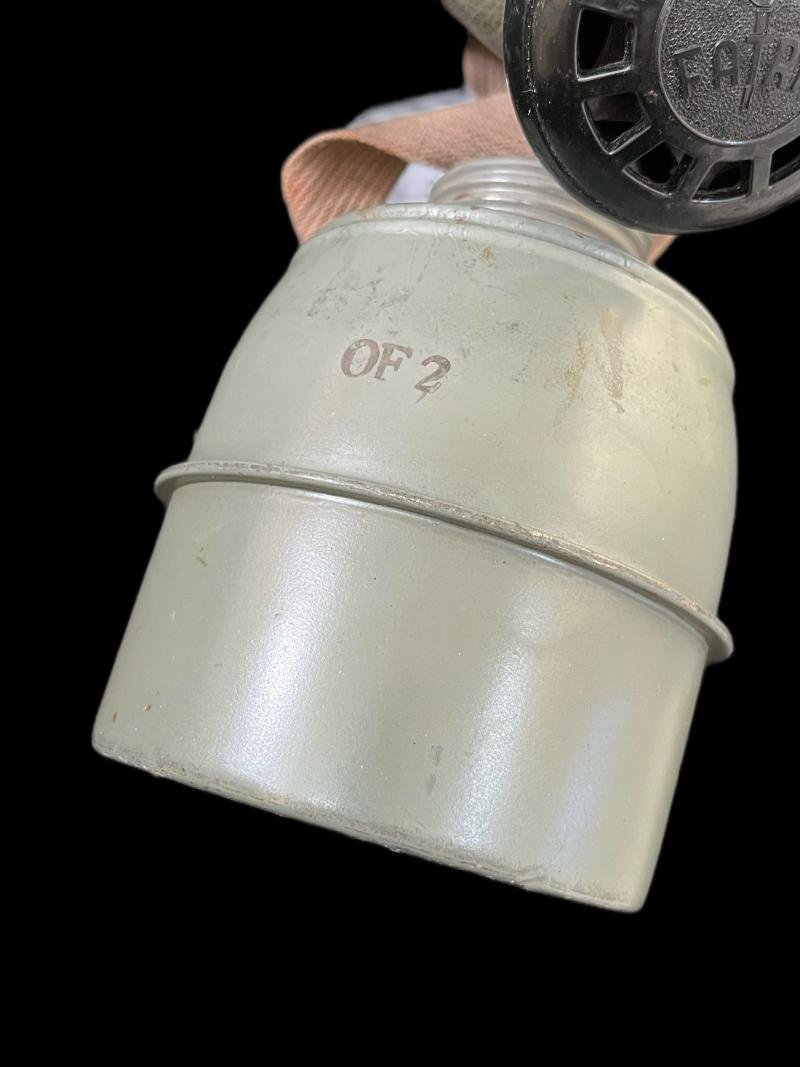 WW2 CZECH FATRA FM-3 GAS MASK AND FILTER — image 3