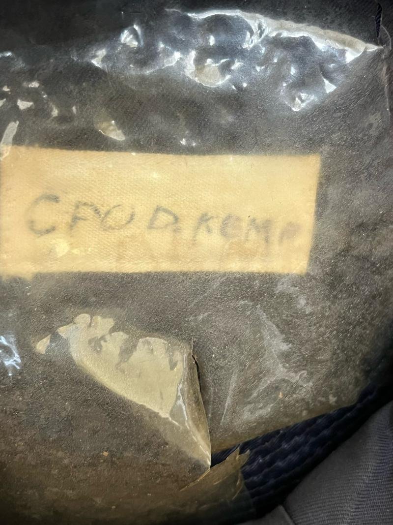 WW2 NAVY CHIEF PETTY OFFICER'S CAP AND TIN (NAMED D.KEMP) — image 4