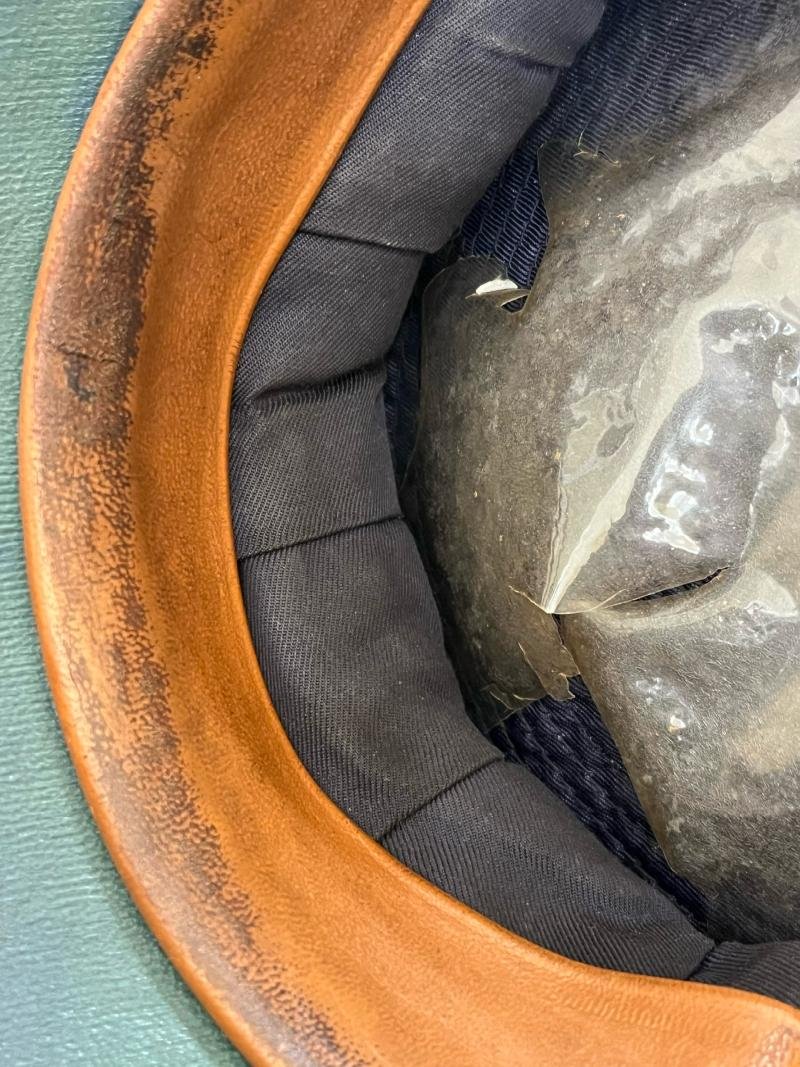 WW2 NAVY CHIEF PETTY OFFICER'S CAP AND TIN (NAMED D.KEMP) — image 5