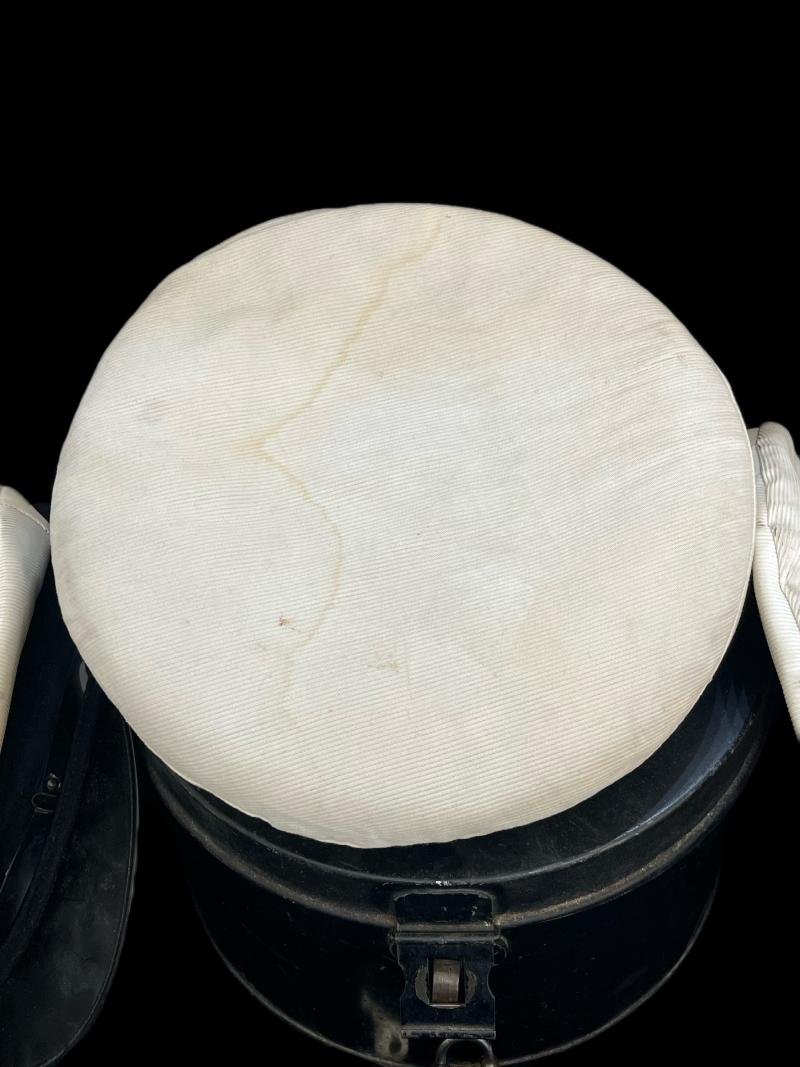 WW2 NAVY CHIEF PETTY OFFICER'S CAP AND TIN (NAMED D.KEMP) — image 6