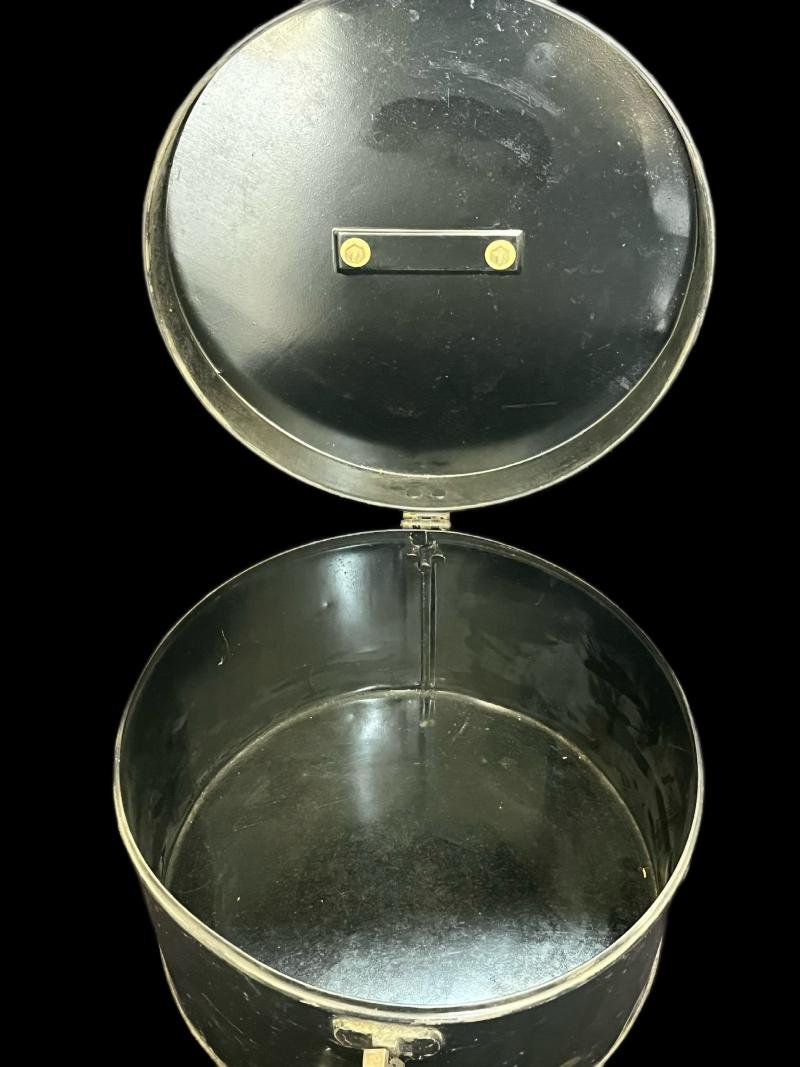 WW2 NAVY CHIEF PETTY OFFICER'S CAP AND TIN (NAMED D.KEMP) — image 9