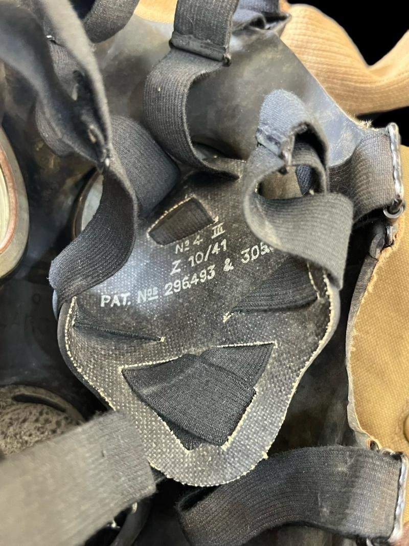 RARE WW2 BRITISH MK.IV TELEPHONE GAS MASK — image 7