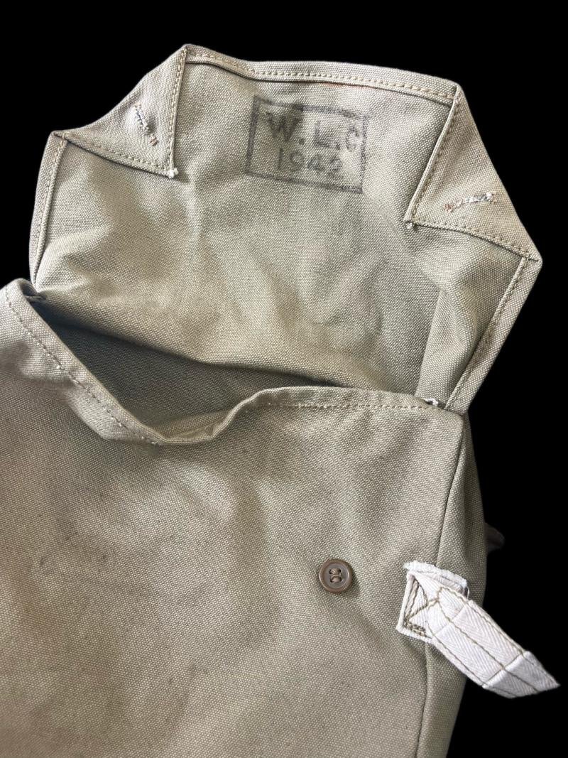 WW2 BRITISH CIVILIAN DUTY GAS MASK AND BAG — image 3