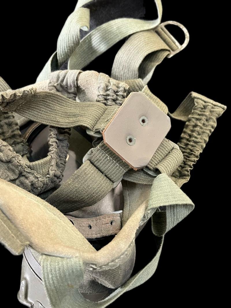 WW2 GERMAN AUER GM30 GAS MASK — image 4