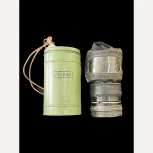 WW2 BRITISH AVON C1 GAS MASK WITH TRANSIT TIN