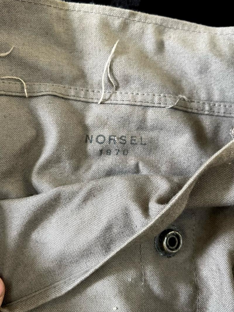 SWISS ARMY SM-67 GAS MASK WITH FILTER AND BAG — image 3