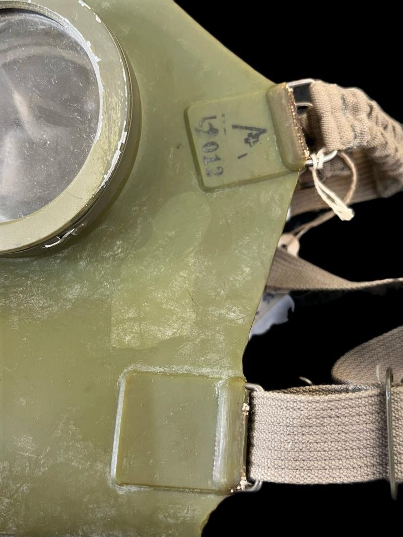 WW2 SWISS GAS MASK — image 3