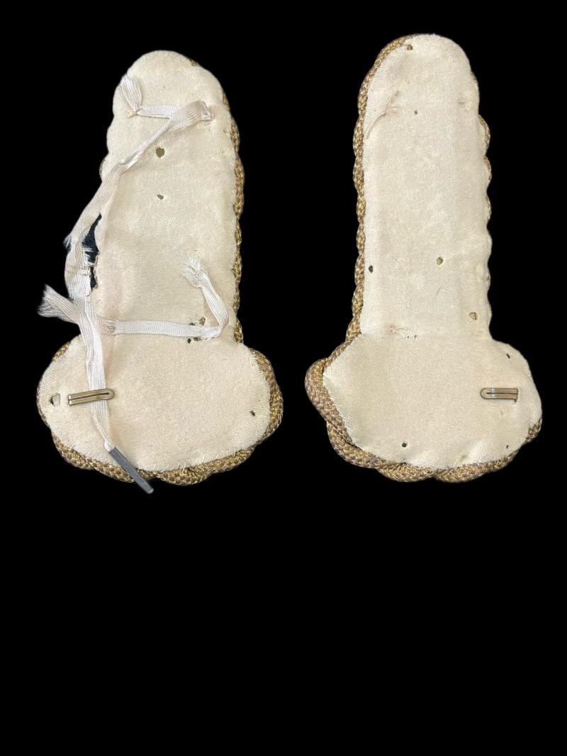 BRITISH ARMY OFFICER'S SHOULDER BOARDS — image 3