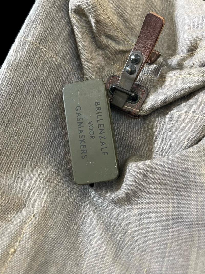 DUTCH MODEL K GAS MASK WITH BAG — image 3