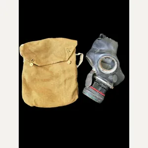 WW2 BRITSH GAS MASK IN BAG