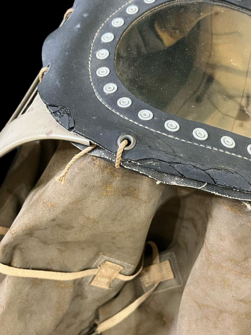 WW2 BRITISH BABY'S GAS MASK — image 4