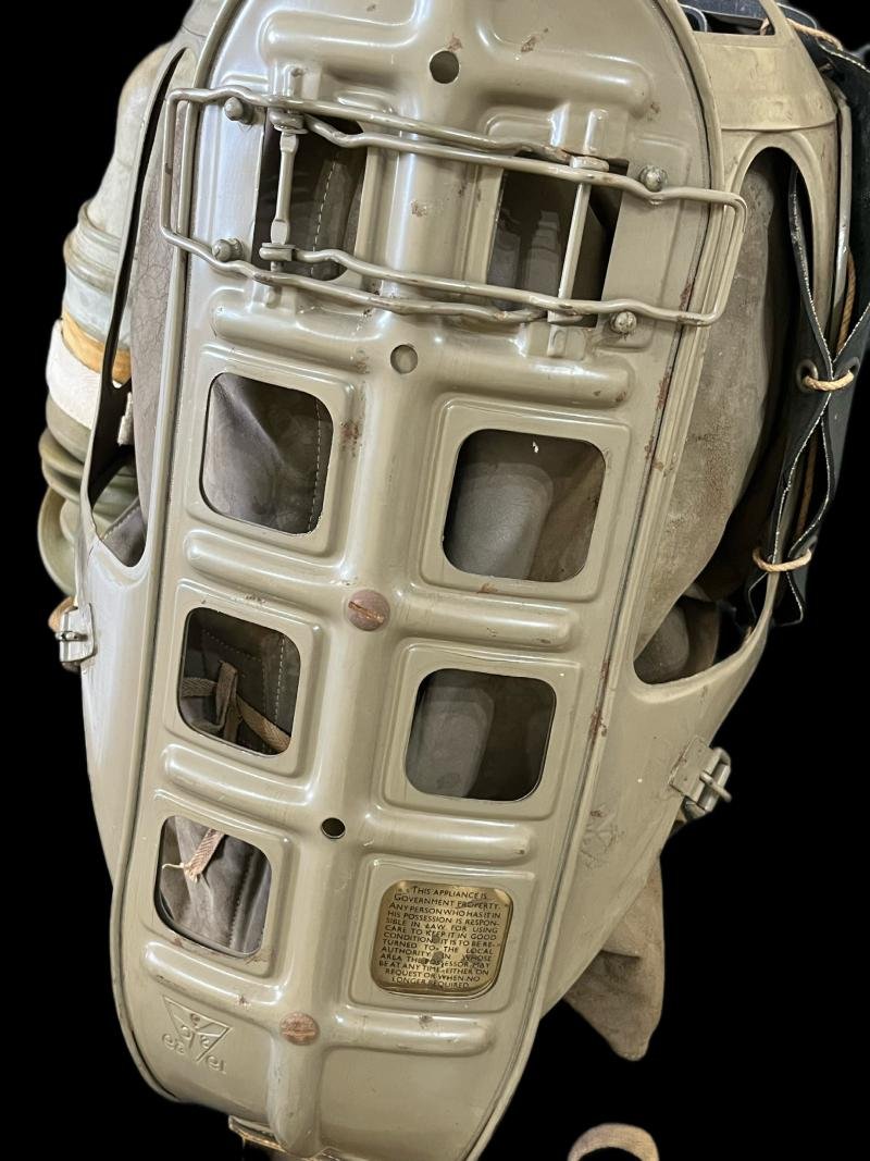 WW2 BRITISH BABY'S GAS MASK — image 6